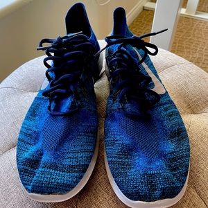 Lot of 2 Nike Flyknit shoes (2 pairs)